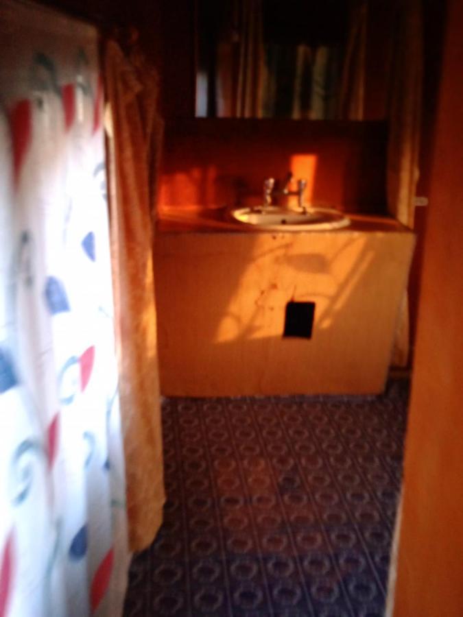 Houseboat Young Wild Rose Srīnagar Exterior foto